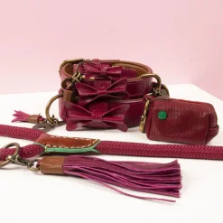 Dwam Poepzakjes Houder Bonnie - Hondenpoepzakjes - 8x17 cm Bordeaux